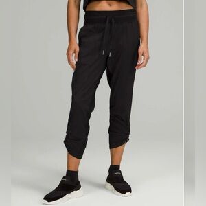 Lululemon Dance Studio MR Crop